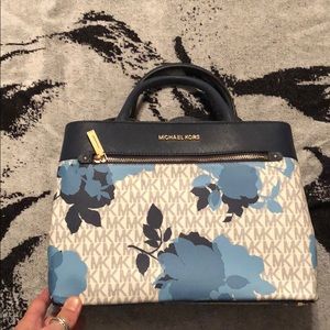 Michael Kors handbag. NWOT.